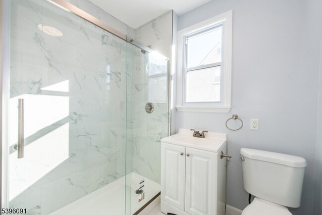 Building Photo - 11 Lewis St