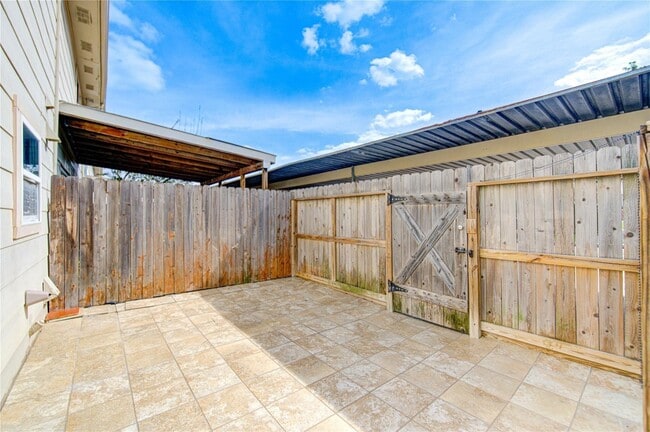 Building Photo - 14633 Perthshire Rd