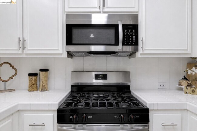 Building Photo - 200 Caldecott Ln