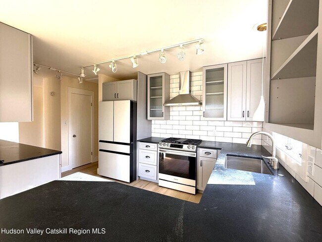 Building Photo - 5265 NY-9G