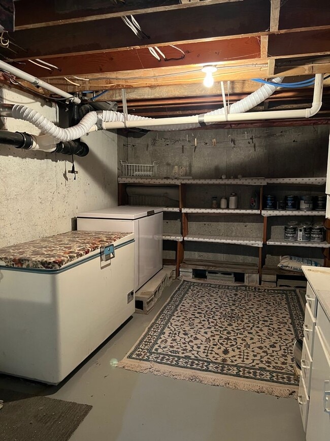 Building Photo - Charming 4-Bed, 1.5-Bath Home on the Outsk...