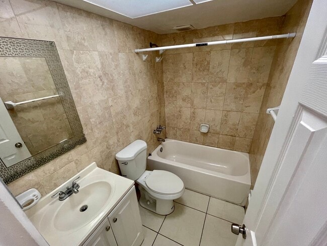 Building Photo - 2b1b Apartment -Now Available- Located in San Souci/ North Miami *Great Location*