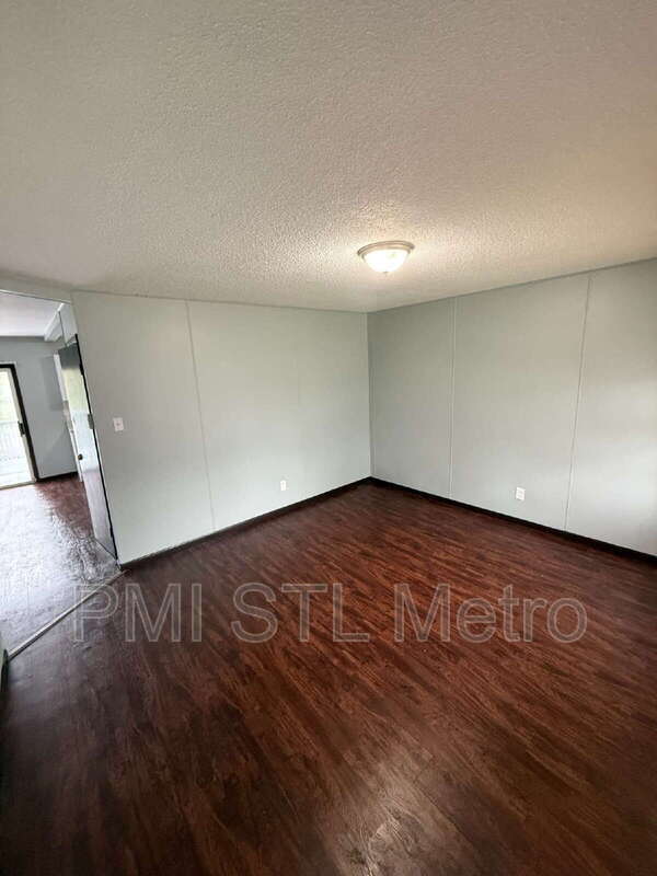Building Photo - 10421 Prince Dr