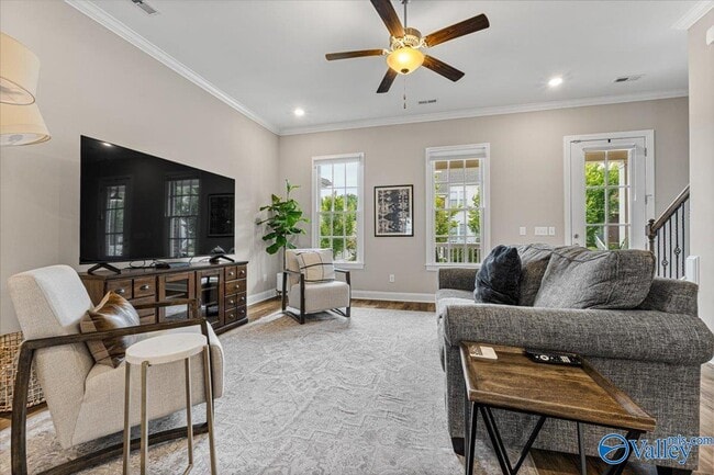 Building Photo - 38 Pine St