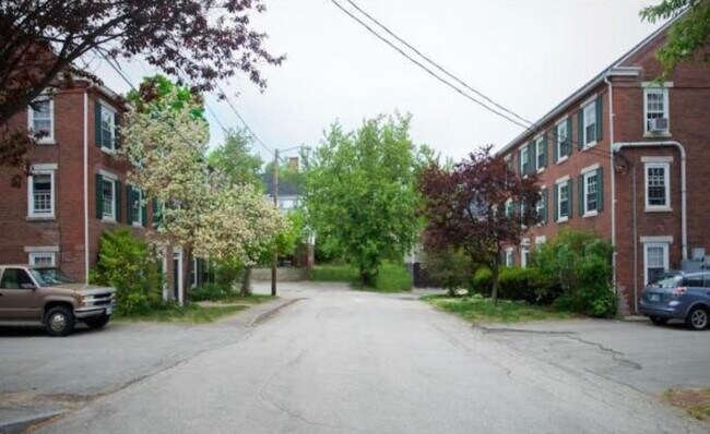 Building Photo - 413 2nd St