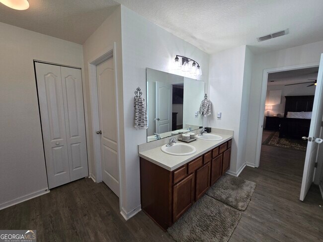 Building Photo - 101 Cedar Breeze Dr