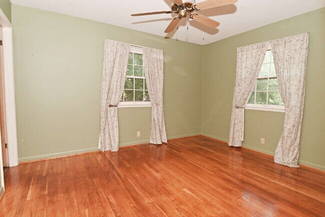Building Photo - Charming 3-Bedroom Retreat with 2 Full Baths on South Meridian Street – 1516 Sq Ft of Comfort in ...