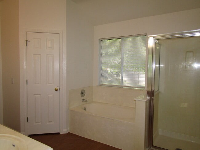 Building Photo - 122 Little Lake Rd