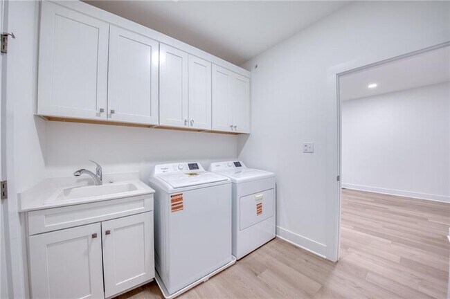 Building Photo - 304 Highbridge Ln