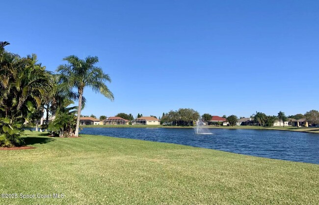 Building Photo - 1475 Knoll Ridge Dr