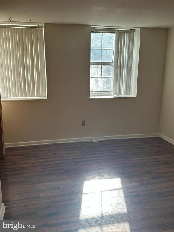 Building Photo - 1805 Dutch Village Dr