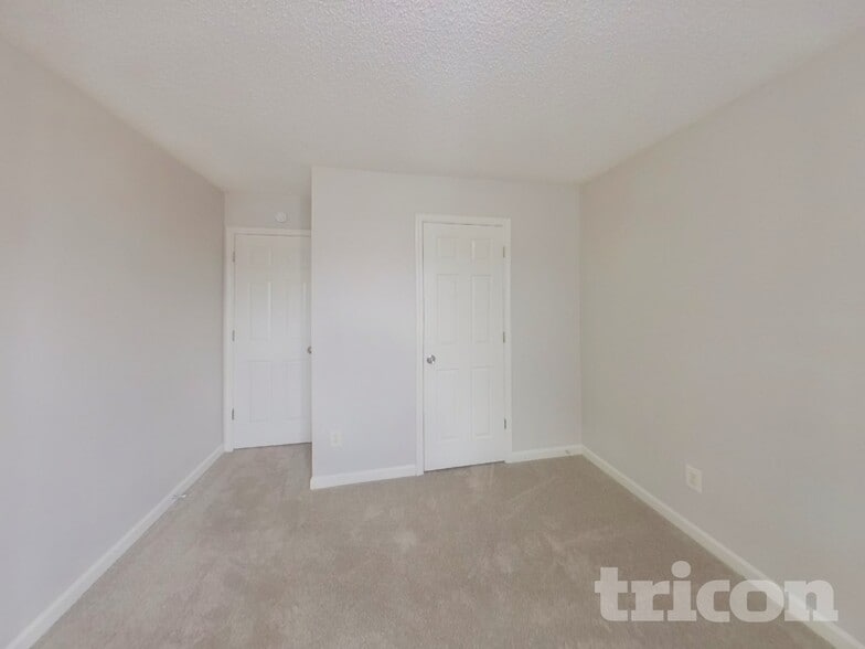 Building Photo - 7913 Four Oaks Ct