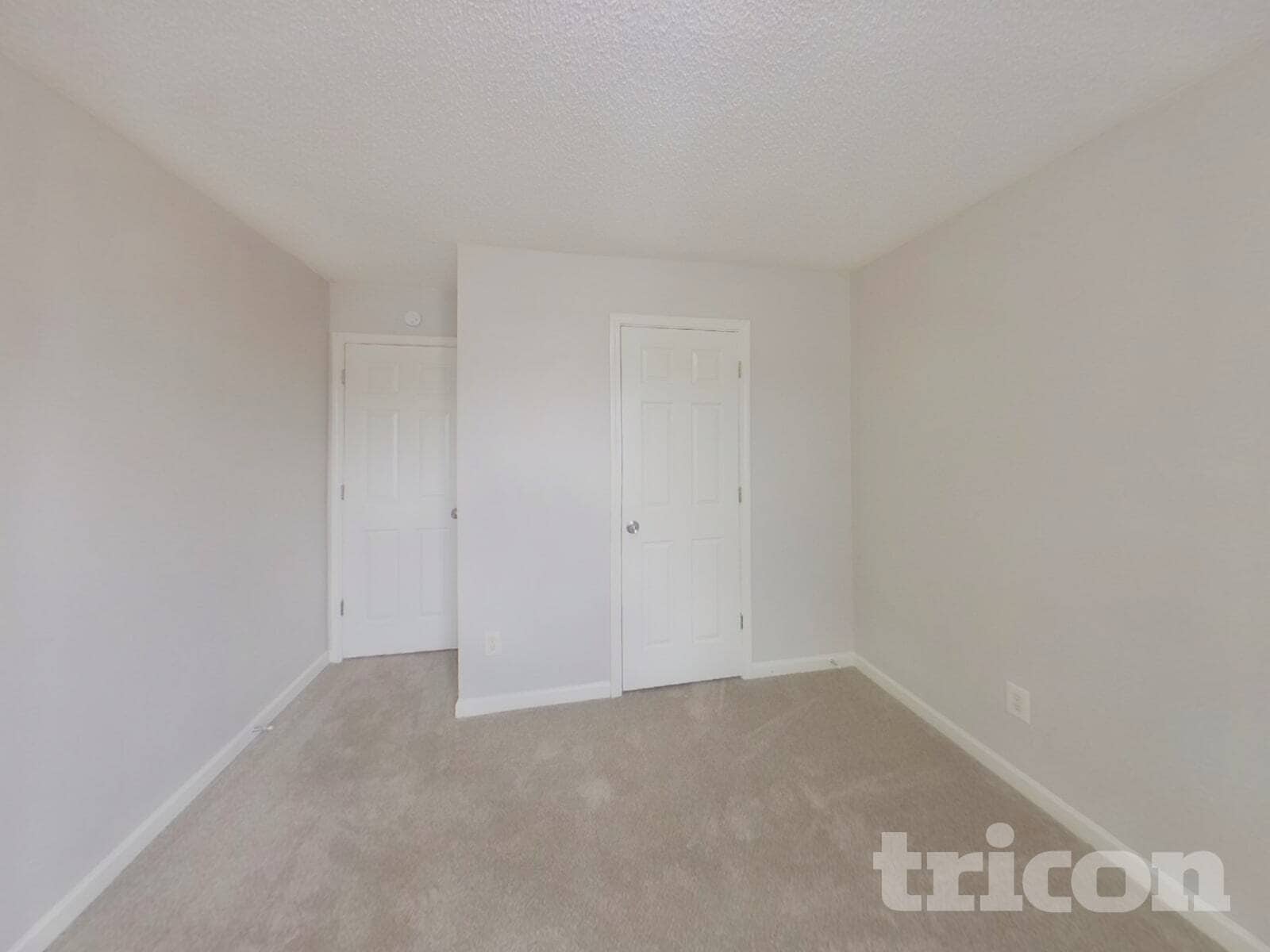 Building Photo - 7913 Four Oaks Ct