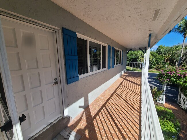 Building Photo - 1202 Palm Trl
