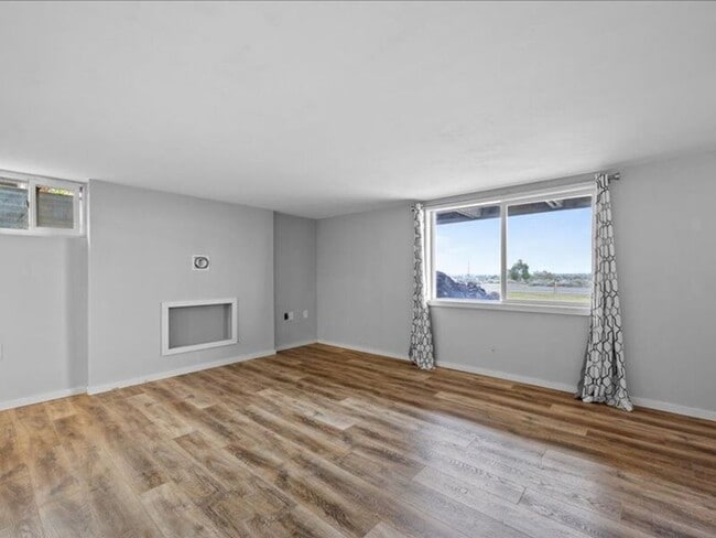 Building Photo - 3603 W Canal Dr