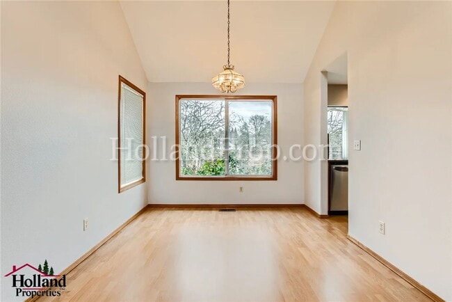 Building Photo - Gorgeous & Spacious Home 4 beds 3 bath!!!