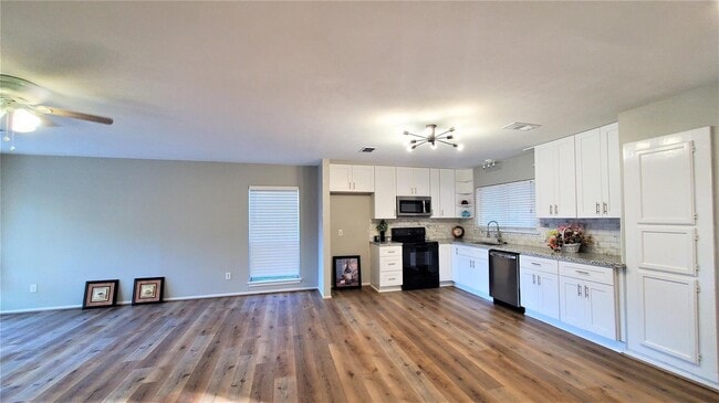 Building Photo - 14419 Cypress Leaf Dr