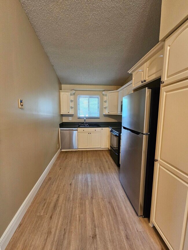Building Photo - 2950 Olivewood Terrace