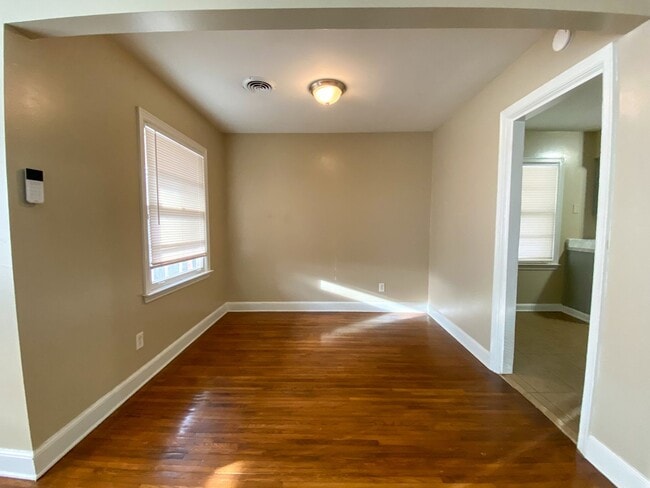 Building Photo - 1654 Dearing Rd