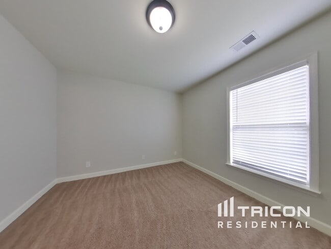 Building Photo - 3125 Hidden Creek Dr