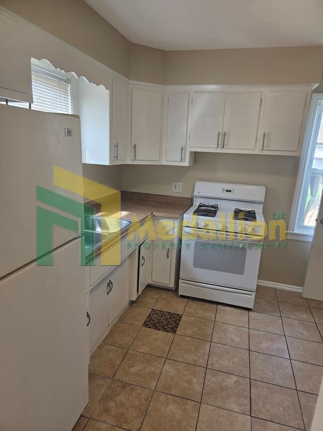 Building Photo - Spacious 4-Bedroom Home with Finished Basement and Yard Space