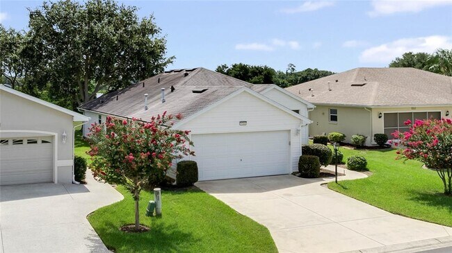 Building Photo - 5316 Sir Churchill Dr