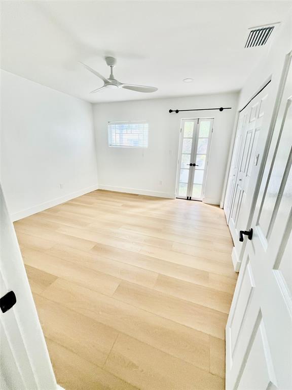 Building Photo - 1801 Beach Dr NE