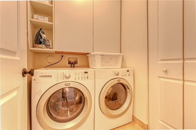 Building Photo - 1206 NE 1st St