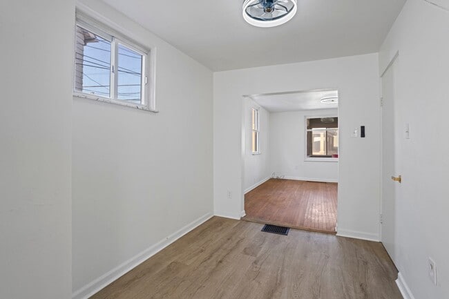 Building Photo - 117 River Ave