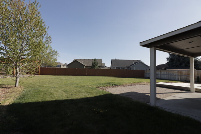 Building Photo - Charming 3-Bedroom Home with Designer Touc...