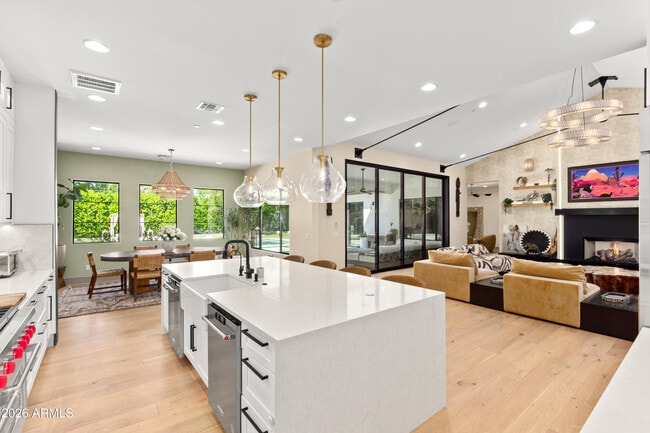 Building Photo - 2912 E Pierson St