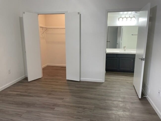 Building Photo - 2 Bedroom 2 Bath Condo W Sunset