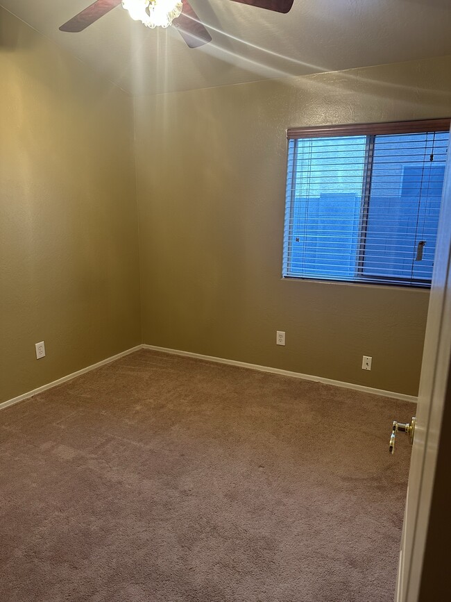 2nd Bedroom - 1091 W Saragosa St