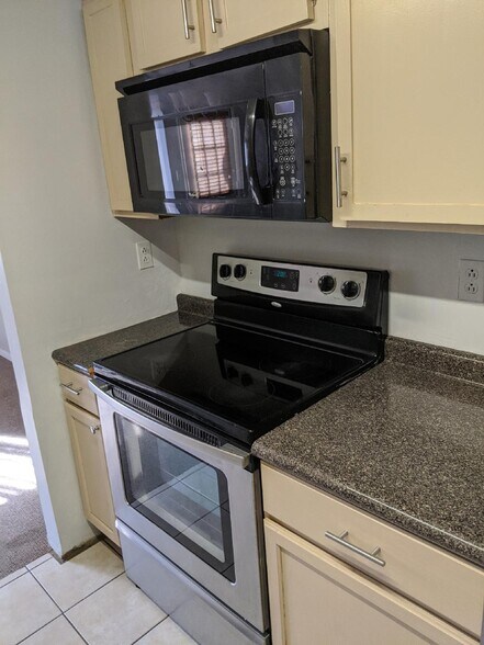 Building Photo - 8236 Knights Bridge Rd