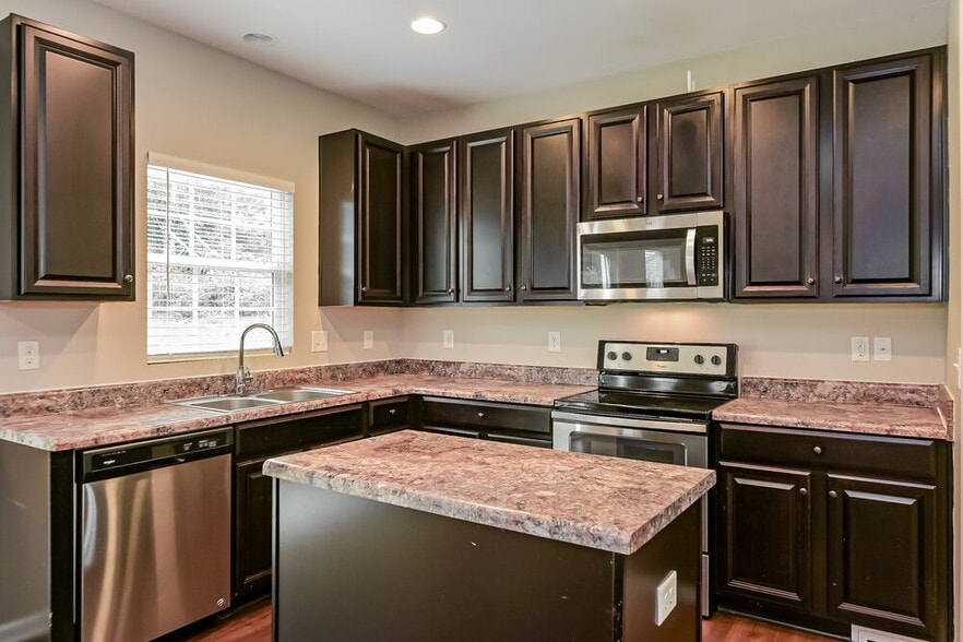 Building Photo - 4004 Alicia Ln
