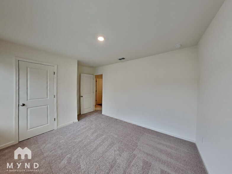 Building Photo - 424 Cottontail Ln