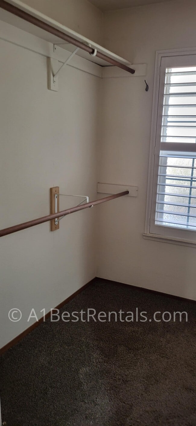 Building Photo - 2824 Finlandia Ave