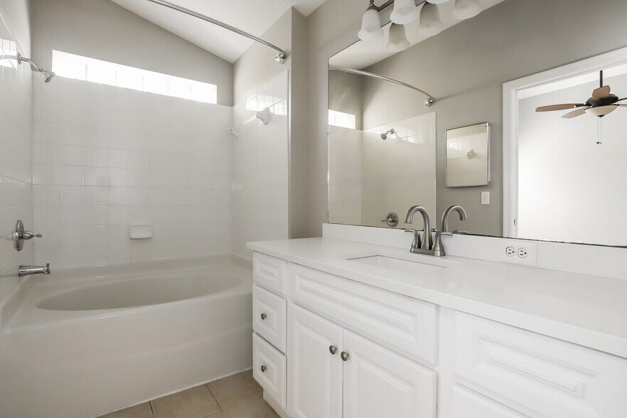 Building Photo - 14911 Stag Creek Cir