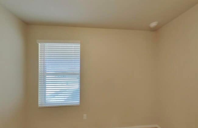 Building Photo - Saddle Creek