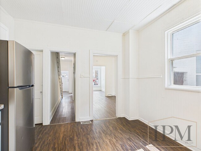 Building Photo - Available Now! Spacious 5 Bedroom Home Loc...