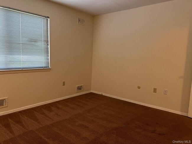Building Photo - 1006 Holly Walk