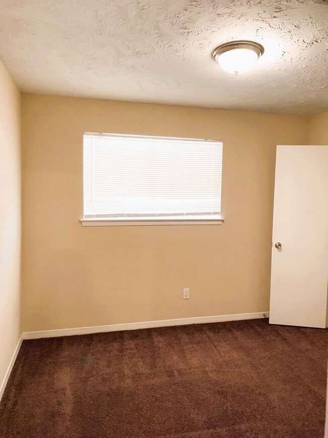 Building Photo - 24907 Hickory Hill Rd