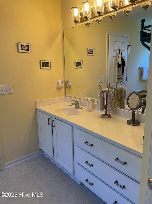 Building Photo - 872 Sandpiper Bay Dr SW