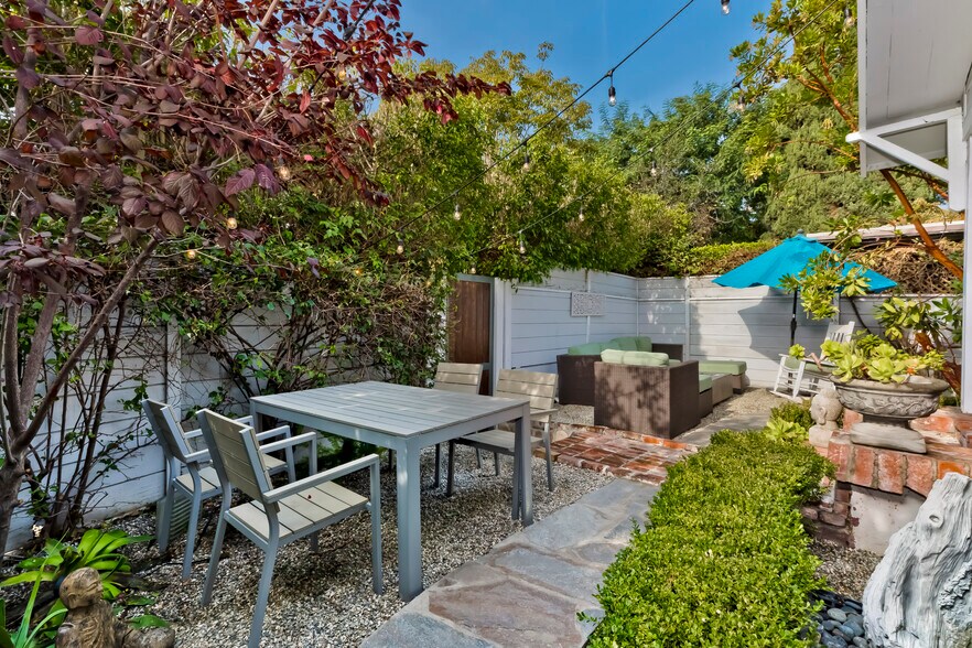 Building Photo - 400 Norwich Dr