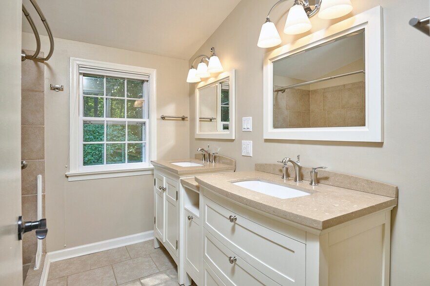 2nd floor bathroom - 114 Richards Rd