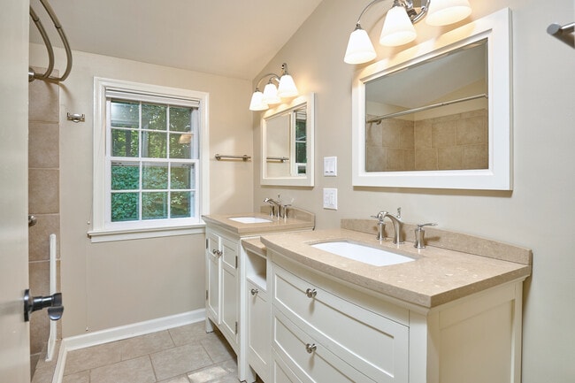 2nd floor bathroom - 114 Richards Rd