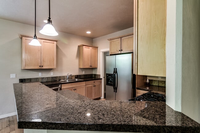 Building Photo - 2467 Mountain Terrace