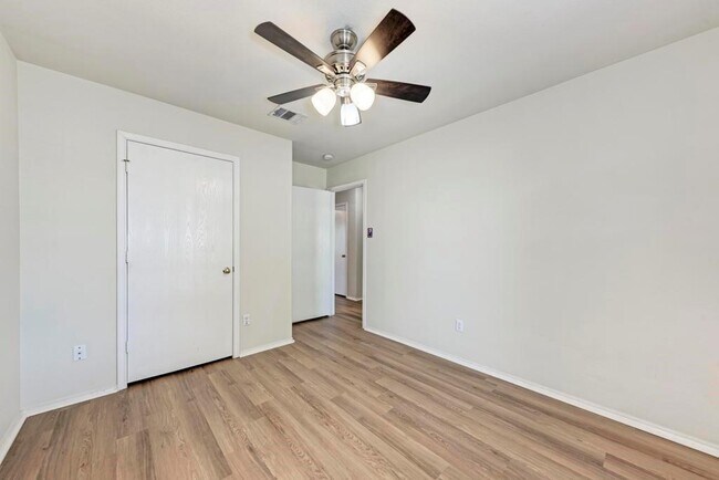 Building Photo - 1203 Tricia Cove