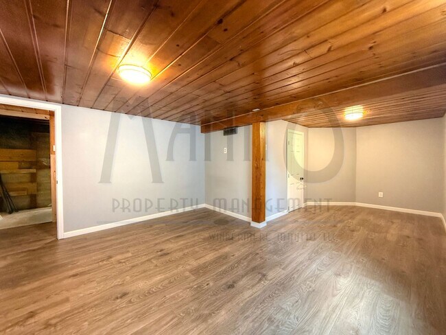 Building Photo - Beautiful Shadle Area Home