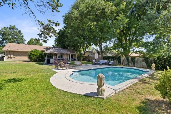 Building Photo - 9513 Braeburn Glen St